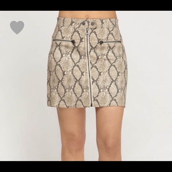 Snakeskin mini skirt - Picture 2 of 4